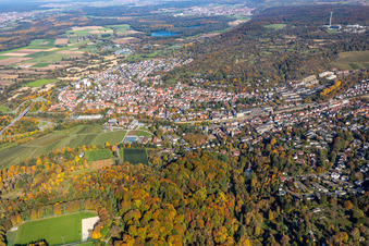 Vue aérienne de Vue de la ville de Pfinztal depuis le sud à le quartier Grötzingen in Karlsruhe dans le département Bade-Wurtemberg, Allemagne