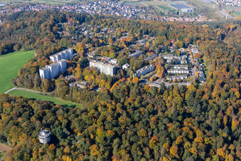 Vue aérienne de Bergwaldsiedlung à le quartier Durlach in Karlsruhe dans le département Bade-Wurtemberg, Allemagne