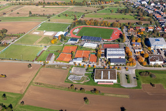 Vue aérienne de Stade du SONOTRONIC Sportpark SV 1899 à le quartier Langensteinbach in Karlsbad dans le département Bade-Wurtemberg, Allemagne