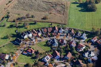 Vue aérienne de Schubertstraße à le quartier Langensteinbach in Karlsbad dans le département Bade-Wurtemberg, Allemagne