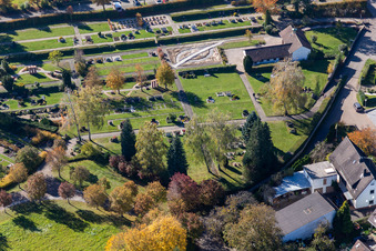 Cimetière Langensteinbach à le quartier Langensteinbach in Karlsbad dans le département Bade-Wurtemberg, Allemagne d'en haut