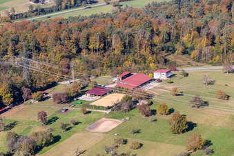 Vue aérienne de Centre équestre sur la Wilferdinger Straße à le quartier Langensteinbach in Karlsbad dans le département Bade-Wurtemberg, Allemagne