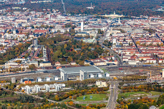 Vue aérienne de Gare principale Karlsruhe à le quartier Südweststadt in Karlsruhe dans le département Bade-Wurtemberg, Allemagne