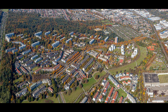 Vue aérienne de Automne à le quartier Oberreut in Karlsruhe dans le département Bade-Wurtemberg, Allemagne