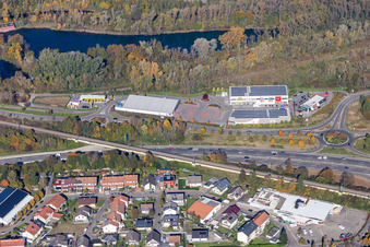 Vue aérienne de Centre Maximilien à le quartier Maximiliansau in Wörth am Rhein dans le département Rhénanie-Palatinat, Allemagne