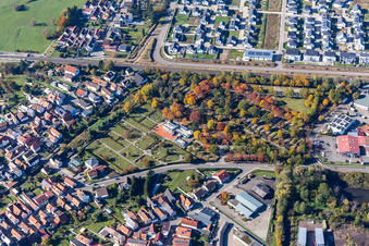 Vue aérienne de Cimetière à Wörth am Rhein dans le département Rhénanie-Palatinat, Allemagne