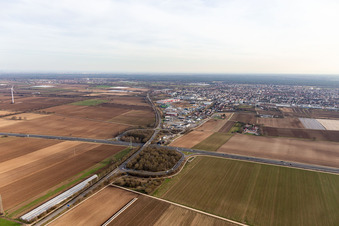 Vue aérienne de Sortie A65 Haßloch à Haßloch dans le département Rhénanie-Palatinat, Allemagne