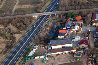 Vue aérienne de Dans la zone industrielle de Nauroth, isolation acoustique industrielle GOWA à Ellerstadt dans le département Rhénanie-Palatinat, Allemagne
