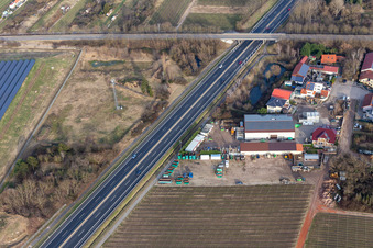 Photographie aérienne de Dans la zone industrielle de Nauroth, isolation acoustique industrielle GOWA à Ellerstadt dans le département Rhénanie-Palatinat, Allemagne