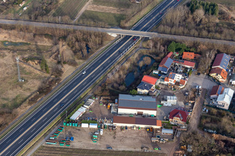 Vue oblique de Dans la zone industrielle de Nauroth, isolation acoustique industrielle GOWA à Ellerstadt dans le département Rhénanie-Palatinat, Allemagne