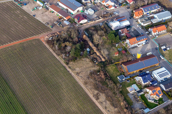 Vue aérienne de Dans la zone industrielle de Nauroth. Réduction sur les pneus de voiture. à Ellerstadt dans le département Rhénanie-Palatinat, Allemagne