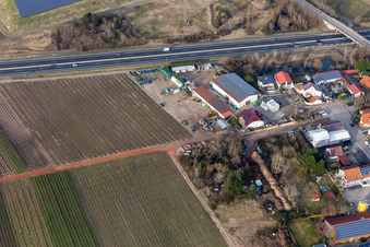 Dans la zone industrielle de Nauroth, isolation acoustique industrielle GOWA à Ellerstadt dans le département Rhénanie-Palatinat, Allemagne d'en haut