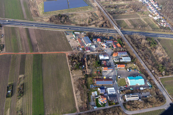 Dans la zone commerciale de Nauroth à Ellerstadt dans le département Rhénanie-Palatinat, Allemagne vue d'en haut