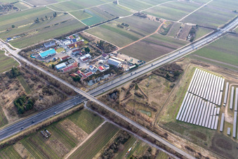 Dans la zone commerciale de Nauroth à Ellerstadt dans le département Rhénanie-Palatinat, Allemagne depuis l'avion