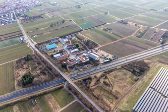 Vue d'oiseau de Dans la zone commerciale de Nauroth à Ellerstadt dans le département Rhénanie-Palatinat, Allemagne