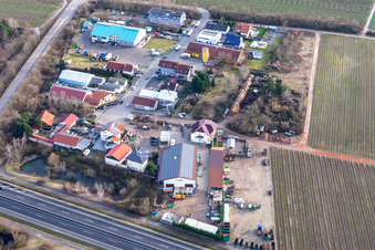 Dans la zone commerciale de Nauroth à Ellerstadt dans le département Rhénanie-Palatinat, Allemagne vue du ciel