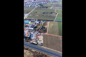 Enregistrement par drone de Dans la zone commerciale de Nauroth à Ellerstadt dans le département Rhénanie-Palatinat, Allemagne