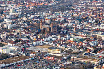 Vue aérienne de Cathédrale Saint-Pierre à Worms dans le département Rhénanie-Palatinat, Allemagne