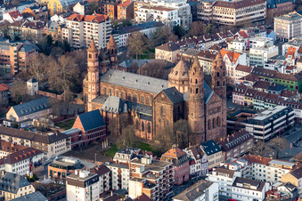 Vue aérienne de Cathédrale Saint-Pierre à Worms dans le département Rhénanie-Palatinat, Allemagne