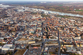 Worms dans le département Rhénanie-Palatinat, Allemagne vu d'un drone