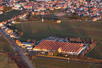 Vue aérienne de TRAVAUX MÉTALLIQUES à le quartier Mußbach in Neustadt an der Weinstraße dans le département Rhénanie-Palatinat, Allemagne