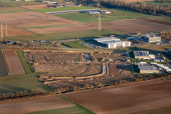 Vue aérienne de Nouveau développement de la zone industrielle nord à Rülzheim dans le département Rhénanie-Palatinat, Allemagne