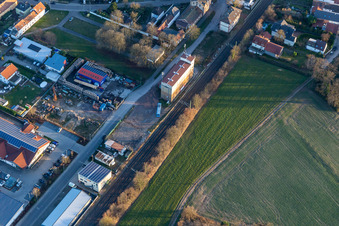 Vue aérienne de Raiffeisen Warenhandelsgesellschaft Südpfalz mbH à Neuen-Morgen à Rheinzabern dans le département Rhénanie-Palatinat, Allemagne