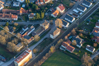 Vue aérienne de Ancienne gare de Neuen-Morgen à Rheinzabern dans le département Rhénanie-Palatinat, Allemagne