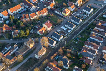 Vue aérienne de Ancienne gare de Neuen-Morgen à Rheinzabern dans le département Rhénanie-Palatinat, Allemagne