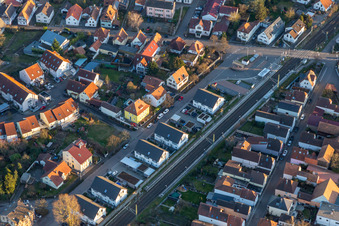 Vue aérienne de Passage à niveau de Mühlgasse à Rheinzabern dans le département Rhénanie-Palatinat, Allemagne