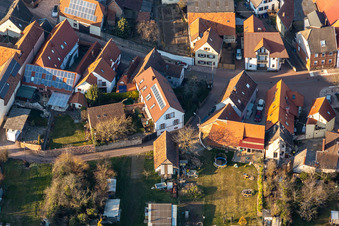 Vue aérienne de Allée de poussière à le quartier Arzheim in Landau in der Pfalz dans le département Rhénanie-Palatinat, Allemagne