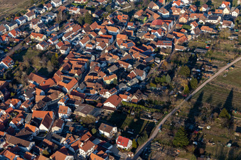 Vue aérienne de Arzheimer Hauptstr à le quartier Arzheim in Landau in der Pfalz dans le département Rhénanie-Palatinat, Allemagne