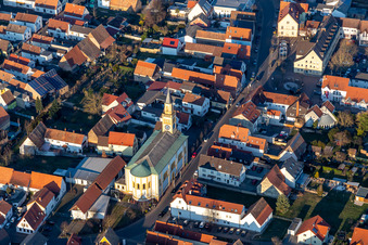 Vue aérienne de Saint Martin à Lingenfeld dans le département Rhénanie-Palatinat, Allemagne