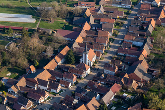 Vue aérienne de Église réformée de Seebach à Seebach dans le département Bas Rhin, France
