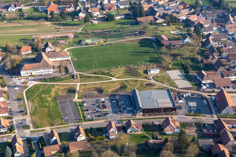 Vue aérienne de Ecole Primaire Mixte;:Carrefour à Seebach dans le département Bas Rhin, France