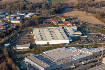Vue aérienne de Faurecia Interior Systems GmbH ; Groke Doors GmbH, usine Hagenbach à Hagenbach dans le département Rhénanie-Palatinat, Allemagne