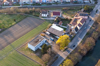 Vue aérienne de Rheinstrasse à Hagenbach dans le département Rhénanie-Palatinat, Allemagne