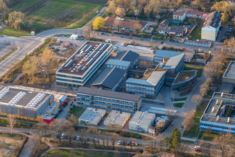 Vue aérienne de Nouvelle école polyvalente intégrée Kandel à Kandel dans le département Rhénanie-Palatinat, Allemagne