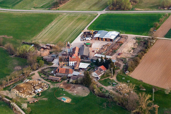 Vue aérienne de Reconstruction de la halle incendiée Holzwerk ORTH Gerd Sütterlin eK à le quartier Schaidt in Wörth am Rhein dans le département Rhénanie-Palatinat, Allemagne