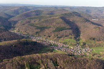 Vue aérienne de Eußerthal dans le département Rhénanie-Palatinat, Allemagne