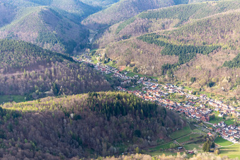 Vue oblique de Eußerthal dans le département Rhénanie-Palatinat, Allemagne