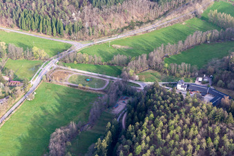Vue aérienne de Domaine de Waldeck à Eußerthal dans le département Rhénanie-Palatinat, Allemagne