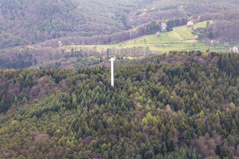 Vue aérienne de Tour de transmission à le quartier Blankenborn in Bad Bergzabern dans le département Rhénanie-Palatinat, Allemagne