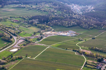 Vue oblique de Chantier de construction du portail est du tunnel Astrid pour le passage souterrain et le contournement de Bad Bergzabern entre la B38 (Weinstraße) et la B427 (Kurtalstraße) à Dörrenbach dans le département Rhénanie-Palatinat, Allemagne