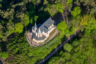 Chapelle Sainte-Anne à Burrweiler dans le département Rhénanie-Palatinat, Allemagne hors des airs