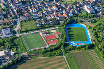 Vue aérienne de Complexe sportif Weinstraßenstadion Edenkoben à Maikammer dans le département Rhénanie-Palatinat, Allemagne