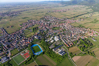 Vue aérienne de Vue du nord à Edenkoben dans le département Rhénanie-Palatinat, Allemagne