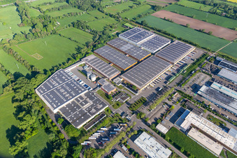 Vue aérienne de Zone industrielle de Landau Est, usine de pneus Michelin. Landau à Landau in der Pfalz dans le département Rhénanie-Palatinat, Allemagne