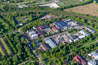 Vue aérienne de Zone commerciale de la rue Albert Einstein à Landau in der Pfalz dans le département Rhénanie-Palatinat, Allemagne