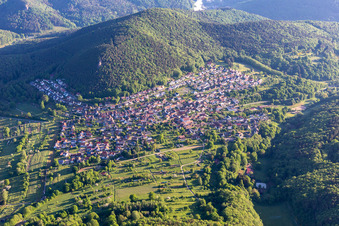Vue aérienne de Wernersberg dans le département Rhénanie-Palatinat, Allemagne